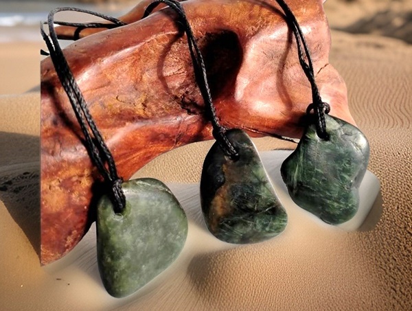 Greenstone-Gifts (2) Pounamu jade carvings